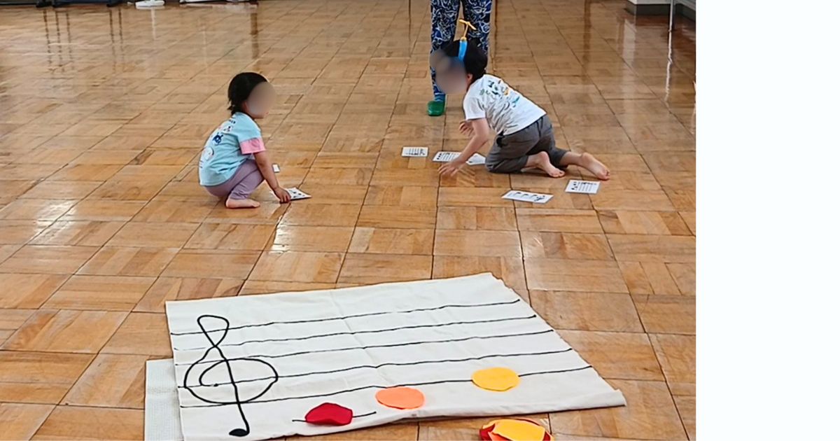リトミックからつながるプレピアノレッスンの様子